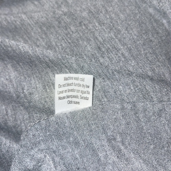 Poof! | Relaxed-Fit Gray Sleeveless Tank Top (Tunic) w/ Side Slit Detail, Size L - Picture 6 of 8